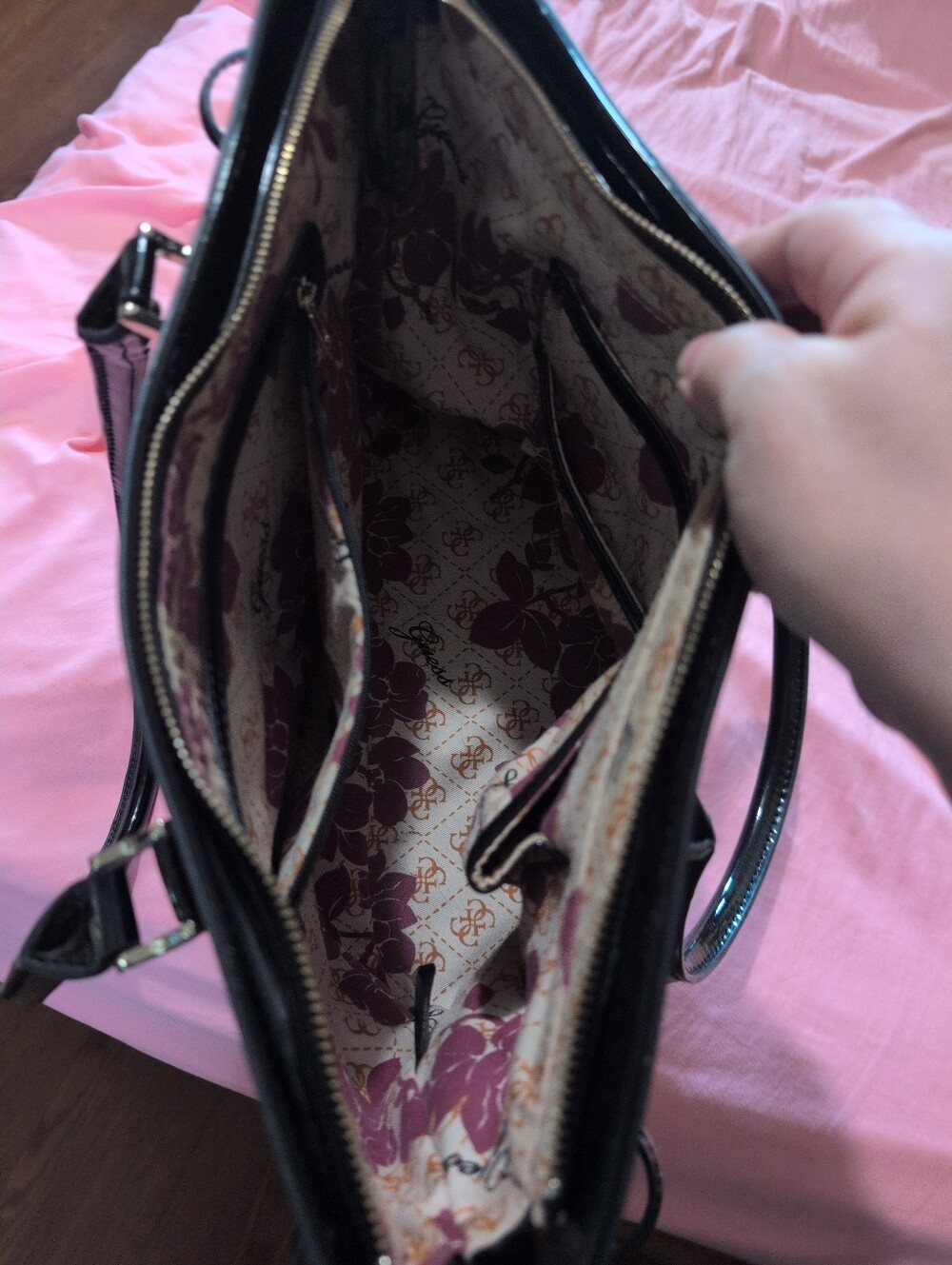 Guess Purse - Picture 7 of 10